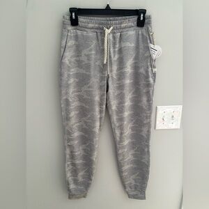 NWT Vuori performance joggers long Size XS